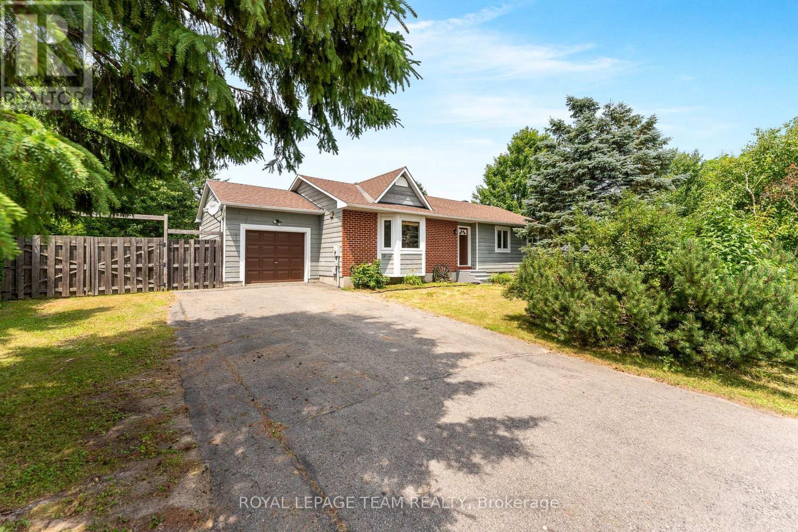 106 Porcupine Trail, Ottawa, Ontario  K0A 1T0 - Photo 2 - X12283348