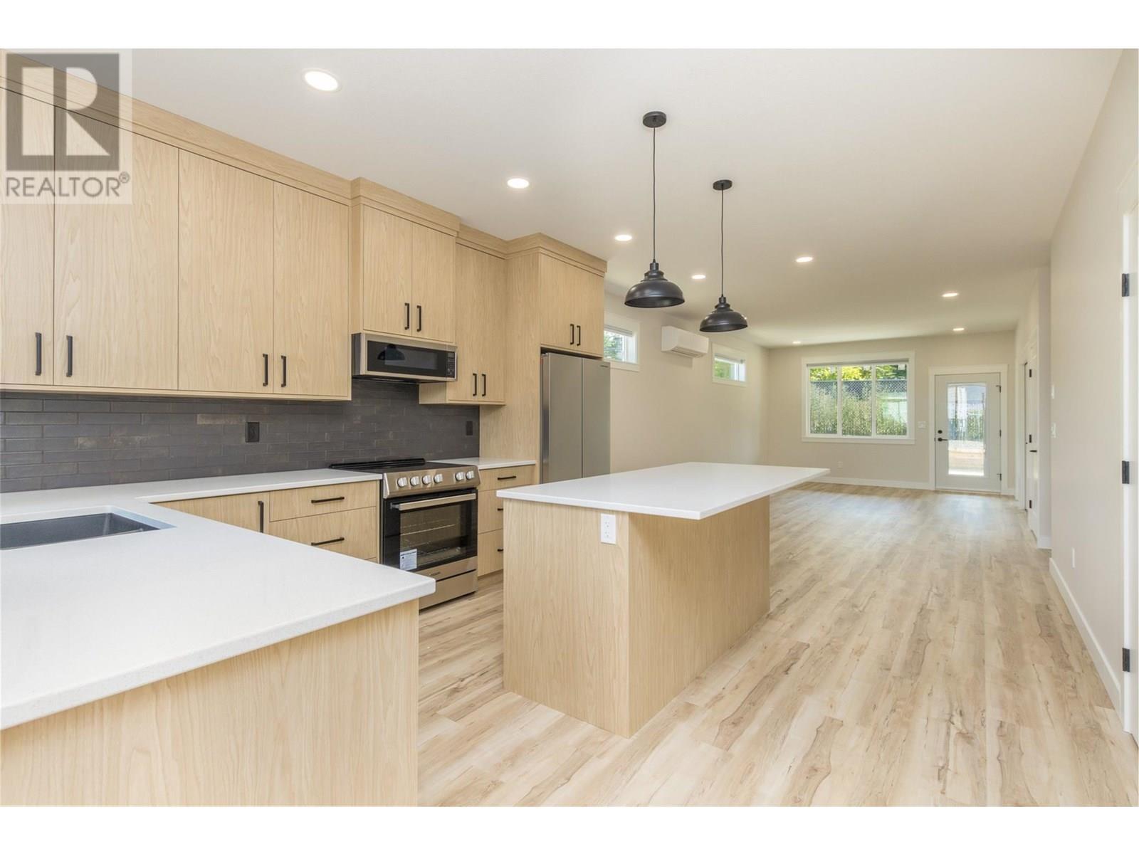 Property at 2374 6 Avenue SE image 3