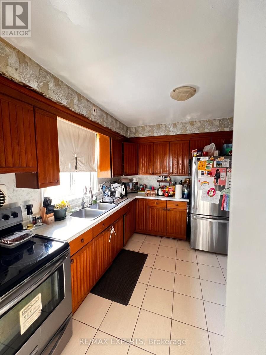 3 - 152 Overbrook Place, Toronto, Ontario  M3H 4P9 - Photo 3 - C12283244