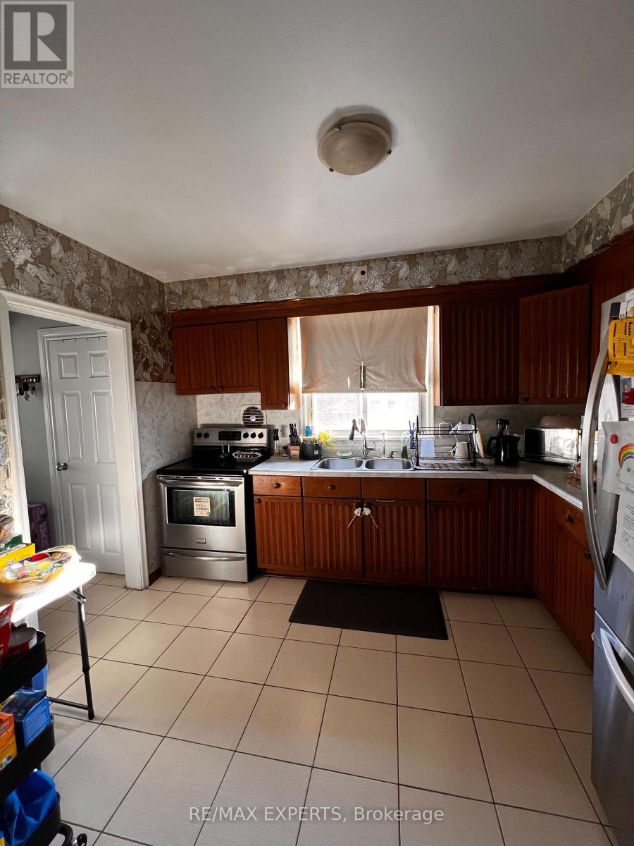 3 - 152 Overbrook Place, Toronto, Ontario  M3H 4P9 - Photo 4 - C12283244