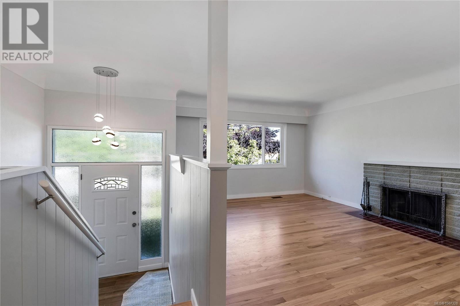 Property at 1431 Edgeware Rd image 4