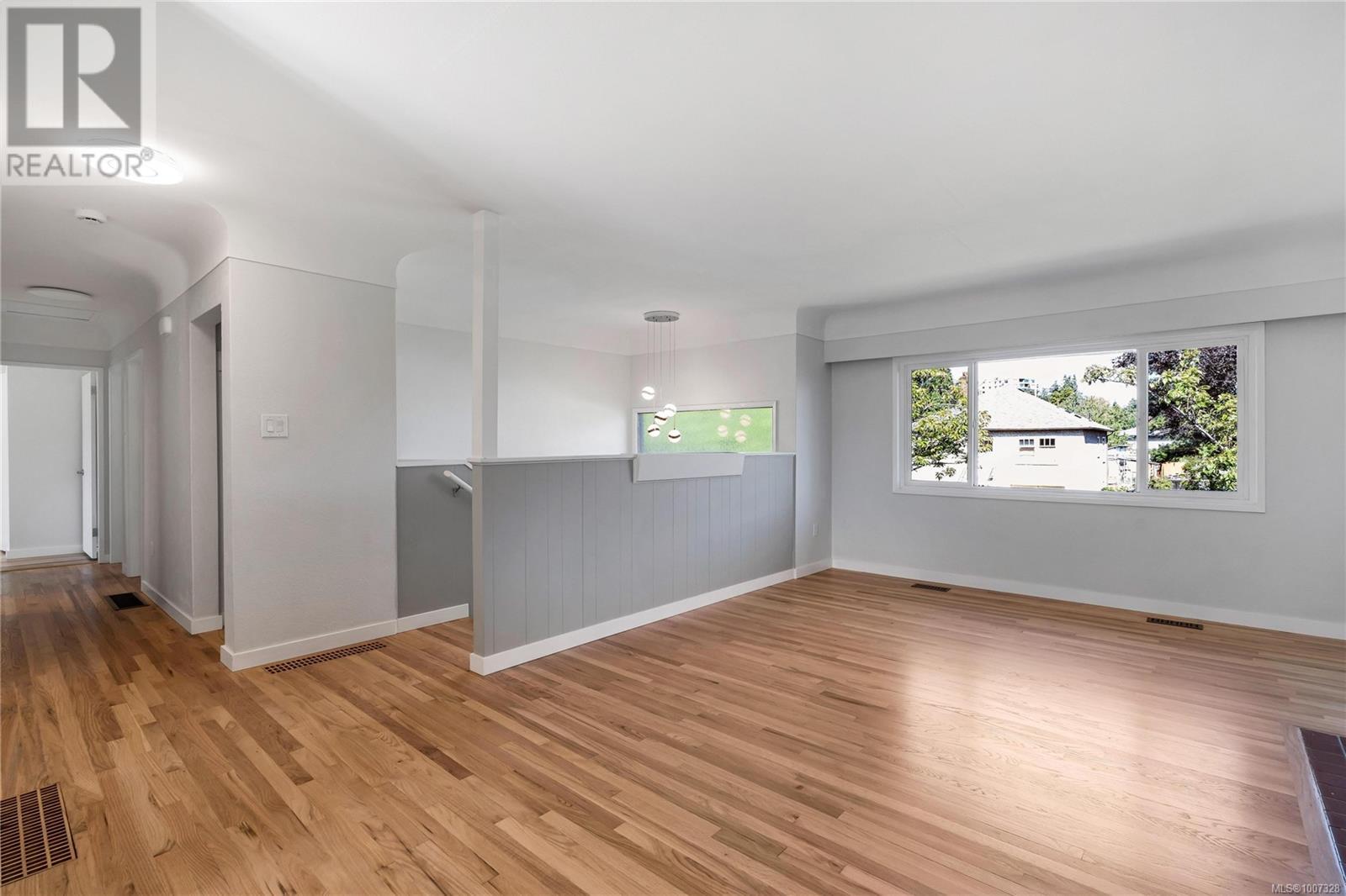 Property at 1431 Edgeware Rd image 3