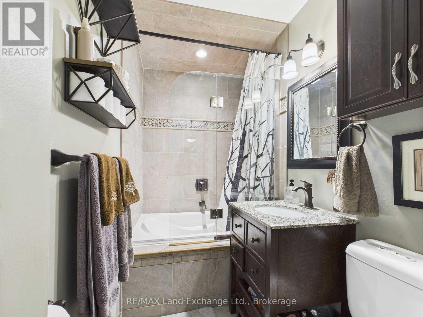 20 Queen Street, Huron-Kinloss, Ontario  N0G 2R0 - Photo 12 - X12283373
