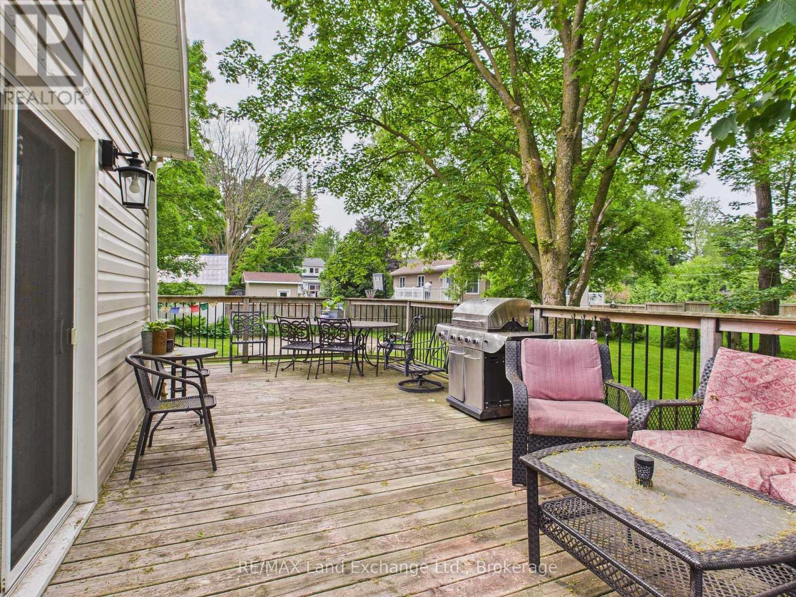 20 Queen Street, Huron-Kinloss, Ontario  N0G 2R0 - Photo 4 - X12283373