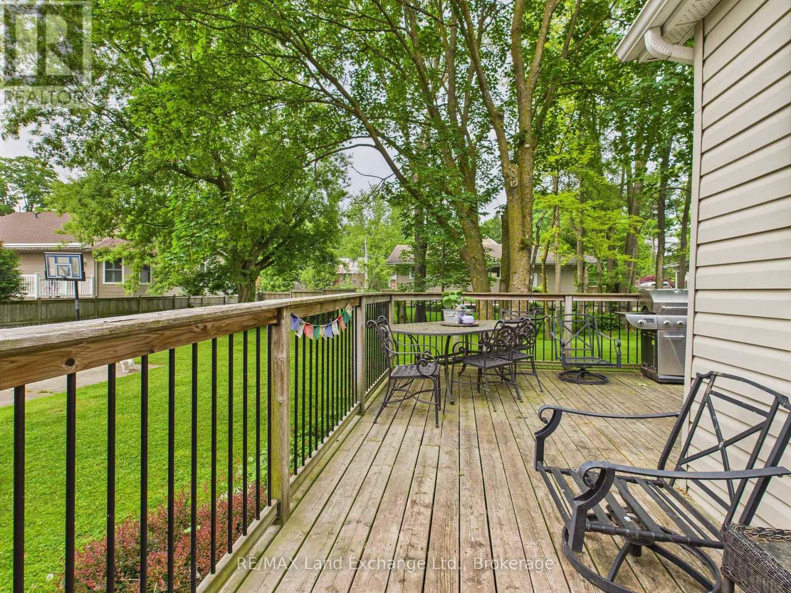 20 Queen Street, Huron-Kinloss, Ontario  N0G 2R0 - Photo 6 - X12283373