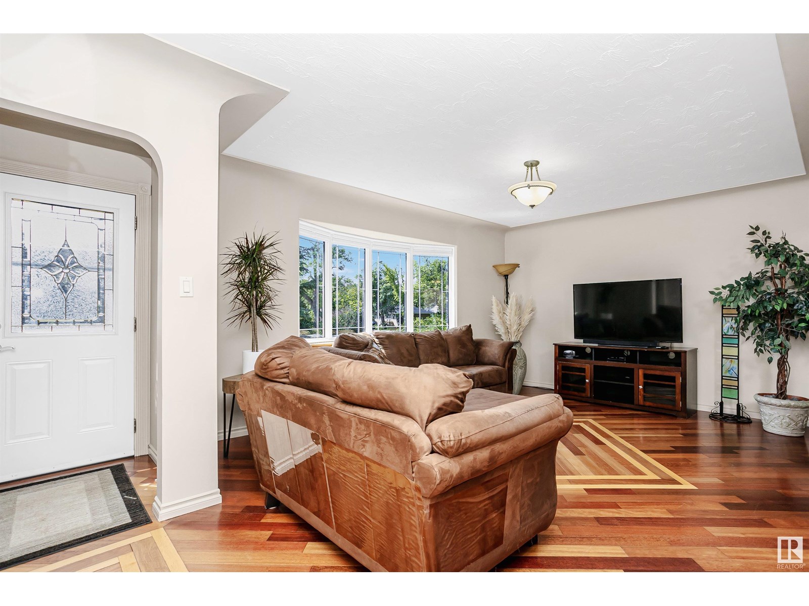 Property at 5908 106 AV NW image 2