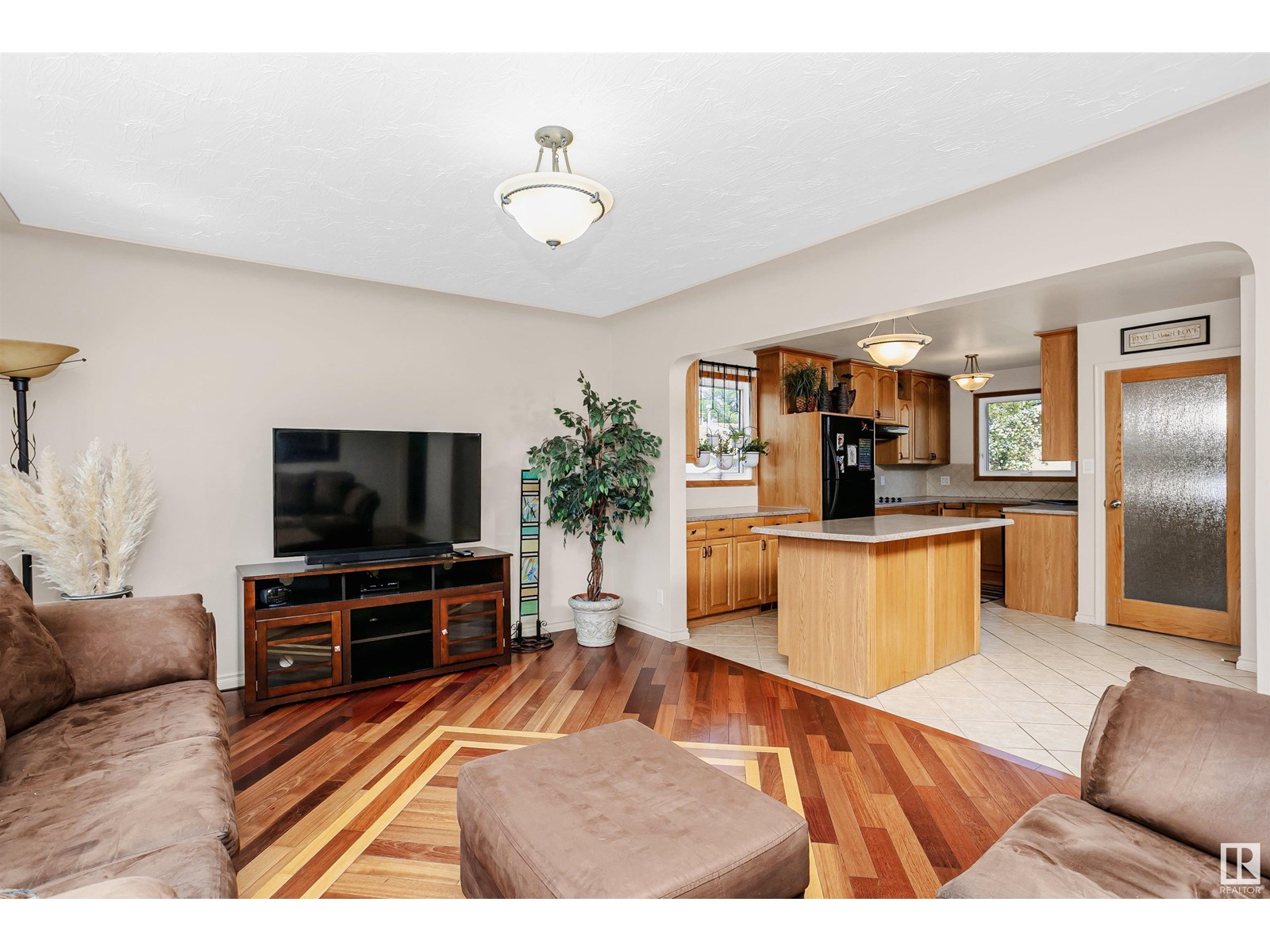 Property at 5908 106 AV NW image 4