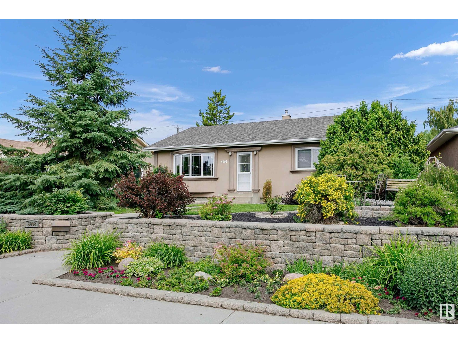 Property at 5908 106 AV NW image 1