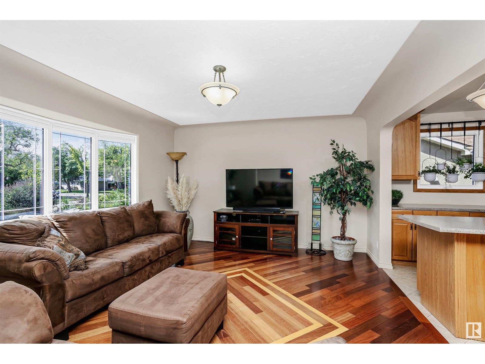 Property at 5908 106 AV NW image 3