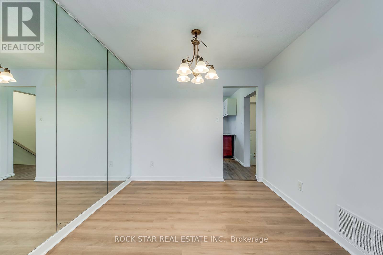 69 - 5 Moregate Crescent, Brampton, Ontario  L6S 3K9 - Photo 11 - W12283223