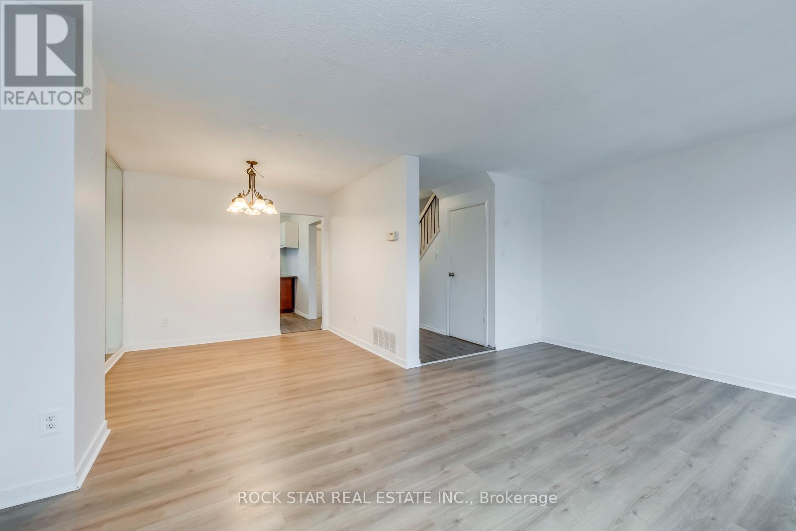 69 - 5 Moregate Crescent, Brampton, Ontario  L6S 3K9 - Photo 9 - W12283223