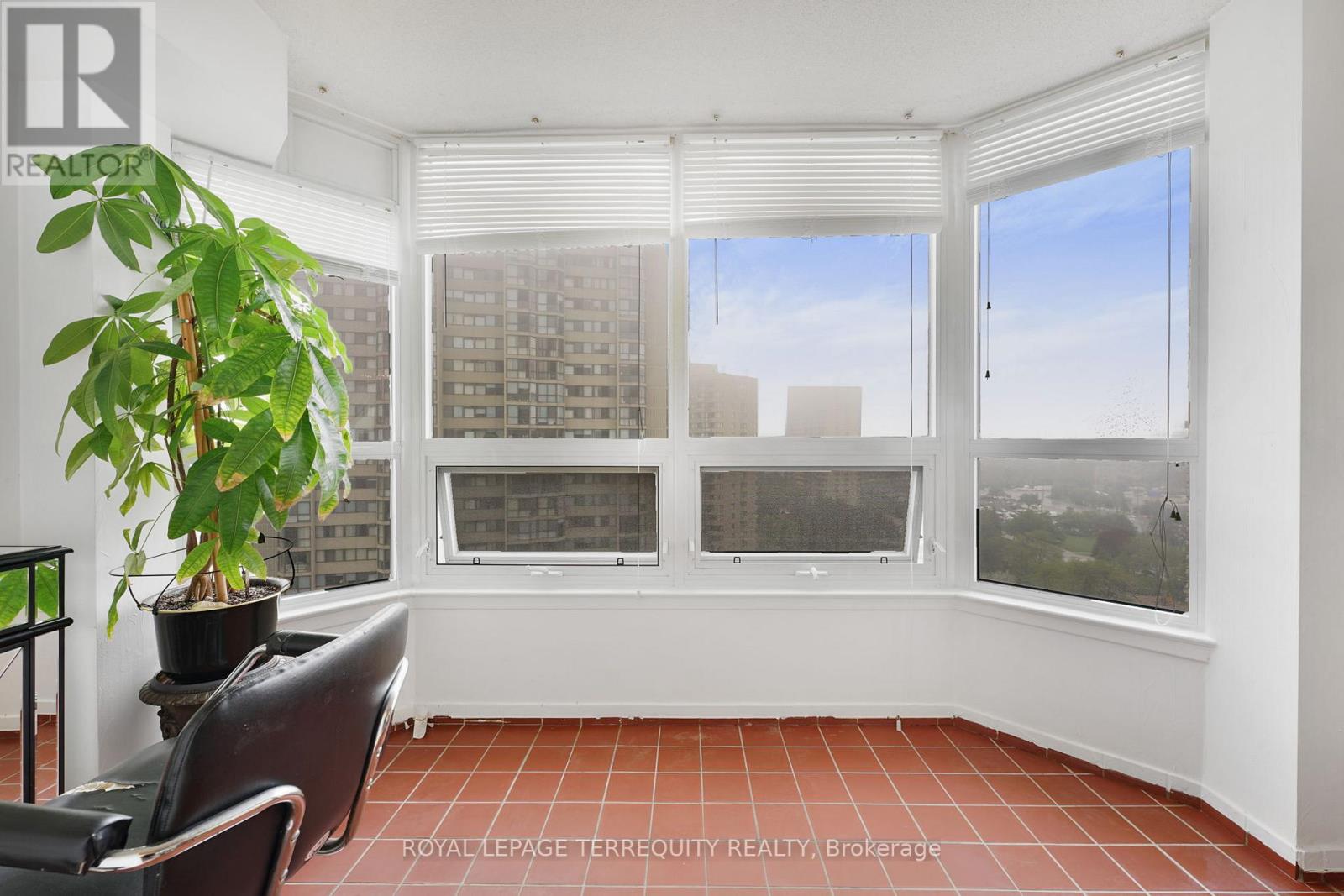 1702 - 8 Lisa Street, Brampton, Ontario  L6T 4S6 - Photo 12 - W12283284