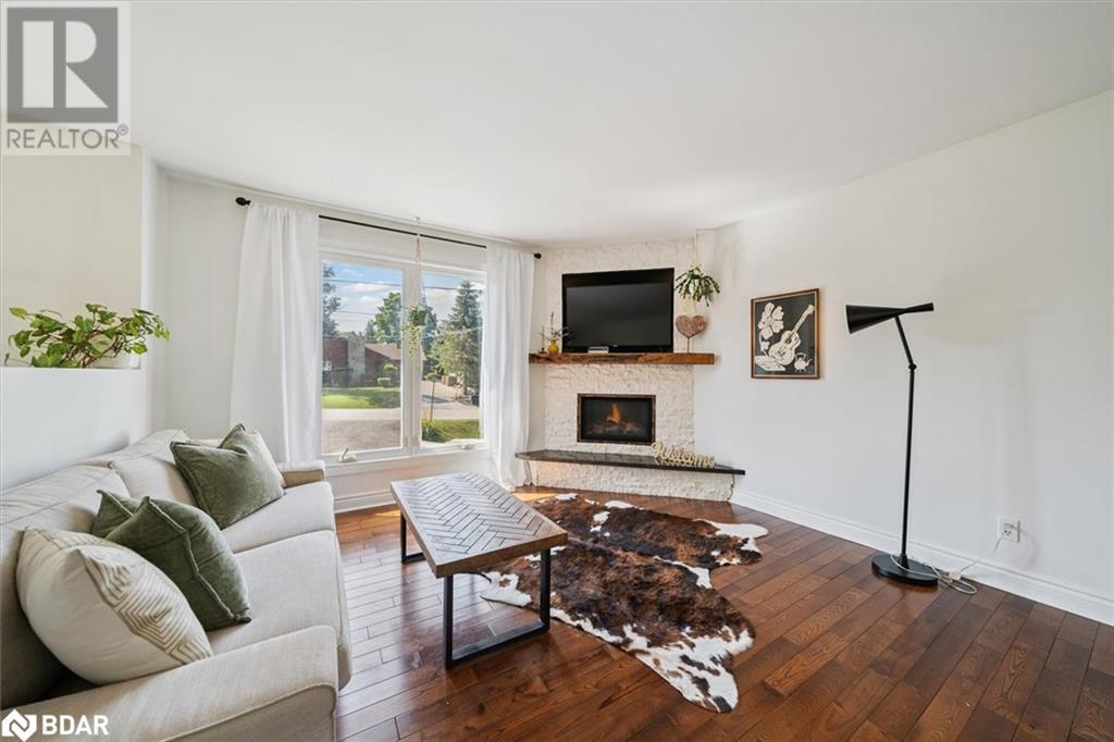 Property at 304 ANNSHIELA Drive image 3