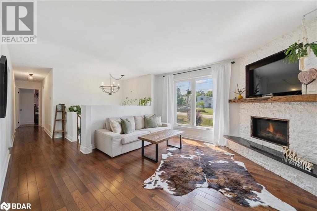 Property at 304 ANNSHIELA Drive image 4