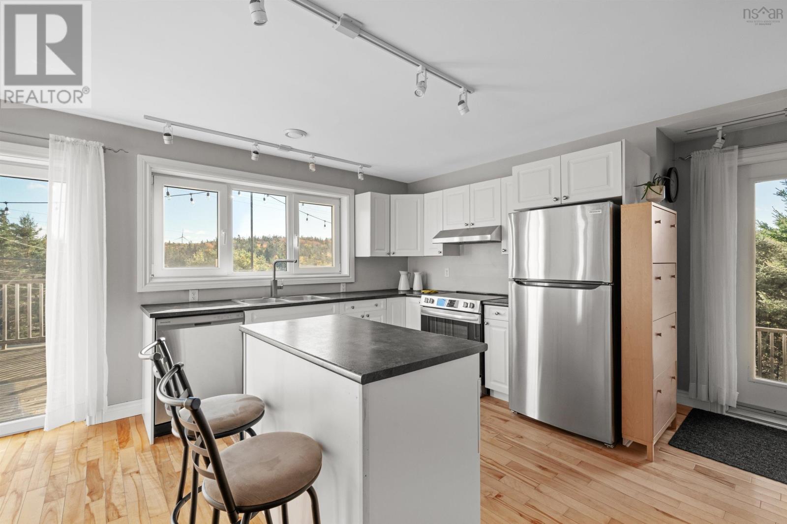 735 Terence Bay Road, Terence Bay, Nova Scotia  B3T 1X2 - Photo 10 - 202517577