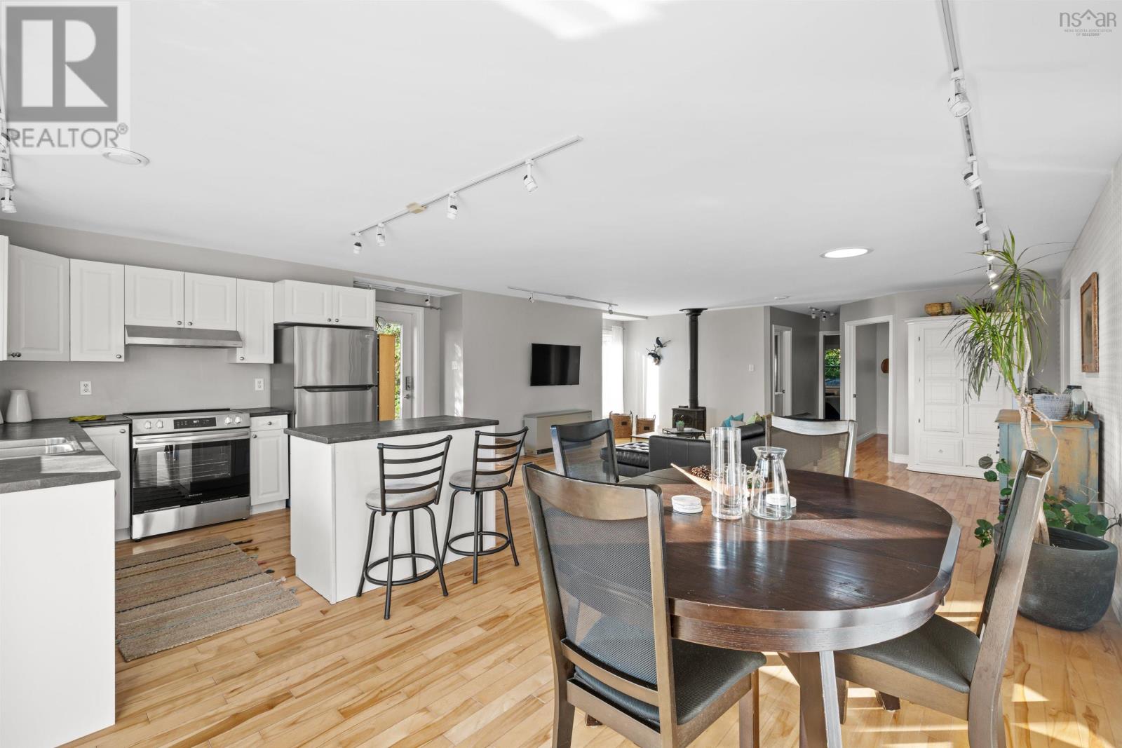 735 Terence Bay Road, Terence Bay, Nova Scotia  B3T 1X2 - Photo 13 - 202517577