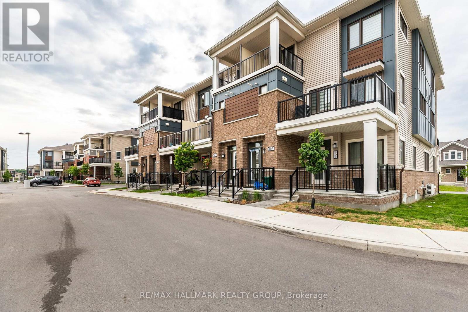 105 Walleye Private, Ottawa, Ontario  K2J 6L3 - Photo 2 - X12283479