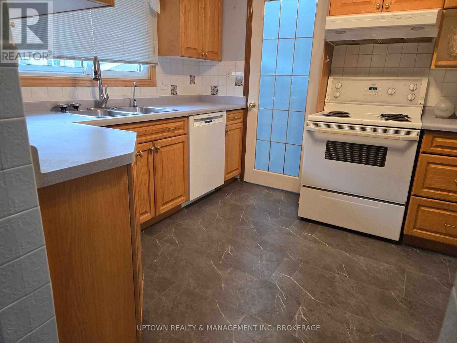 35 Allan Drive, St. Catharines, Ontario  L2N 6H3 - Photo 5 - X12283536