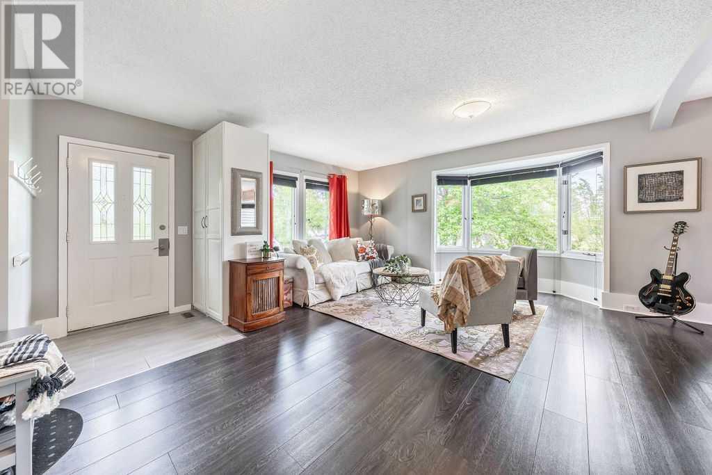 Property at 439 15 Avenue NE image 2