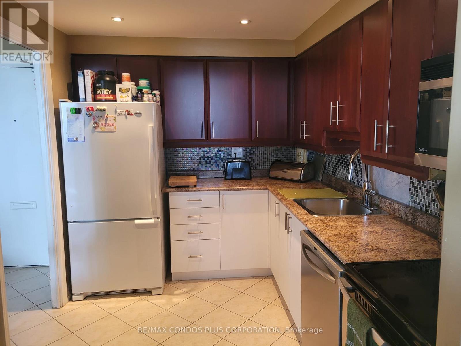 802 - 551 The West Mall Road, Toronto (Etobicoke West Mall), Ontario  M9C 1G7 - Photo 3 - W12283384