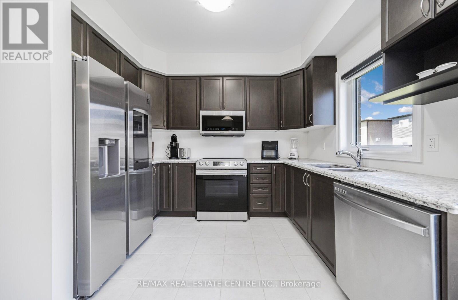 16 Flagg Avenue, Brant (Paris), Ontario  N3L 0K2 - Photo 10 - X12283397