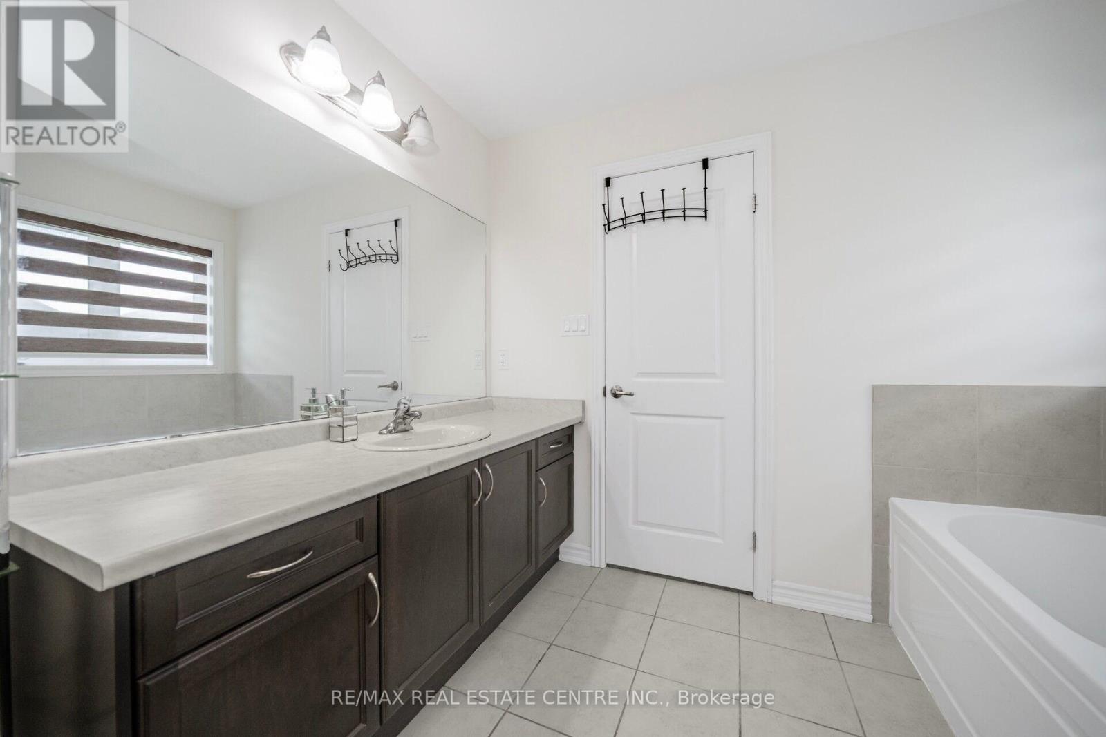 16 Flagg Avenue, Brant (Paris), Ontario  N3L 0K2 - Photo 38 - X12283397