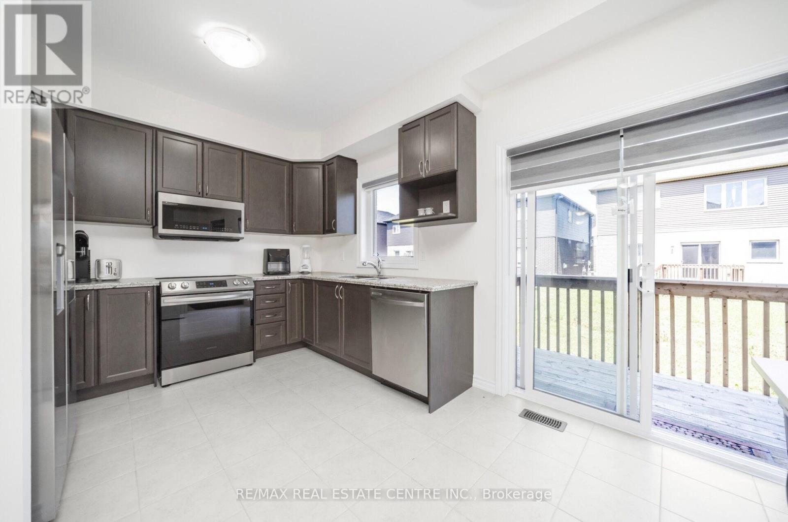 16 Flagg Avenue, Brant (Paris), Ontario  N3L 0K2 - Photo 8 - X12283397