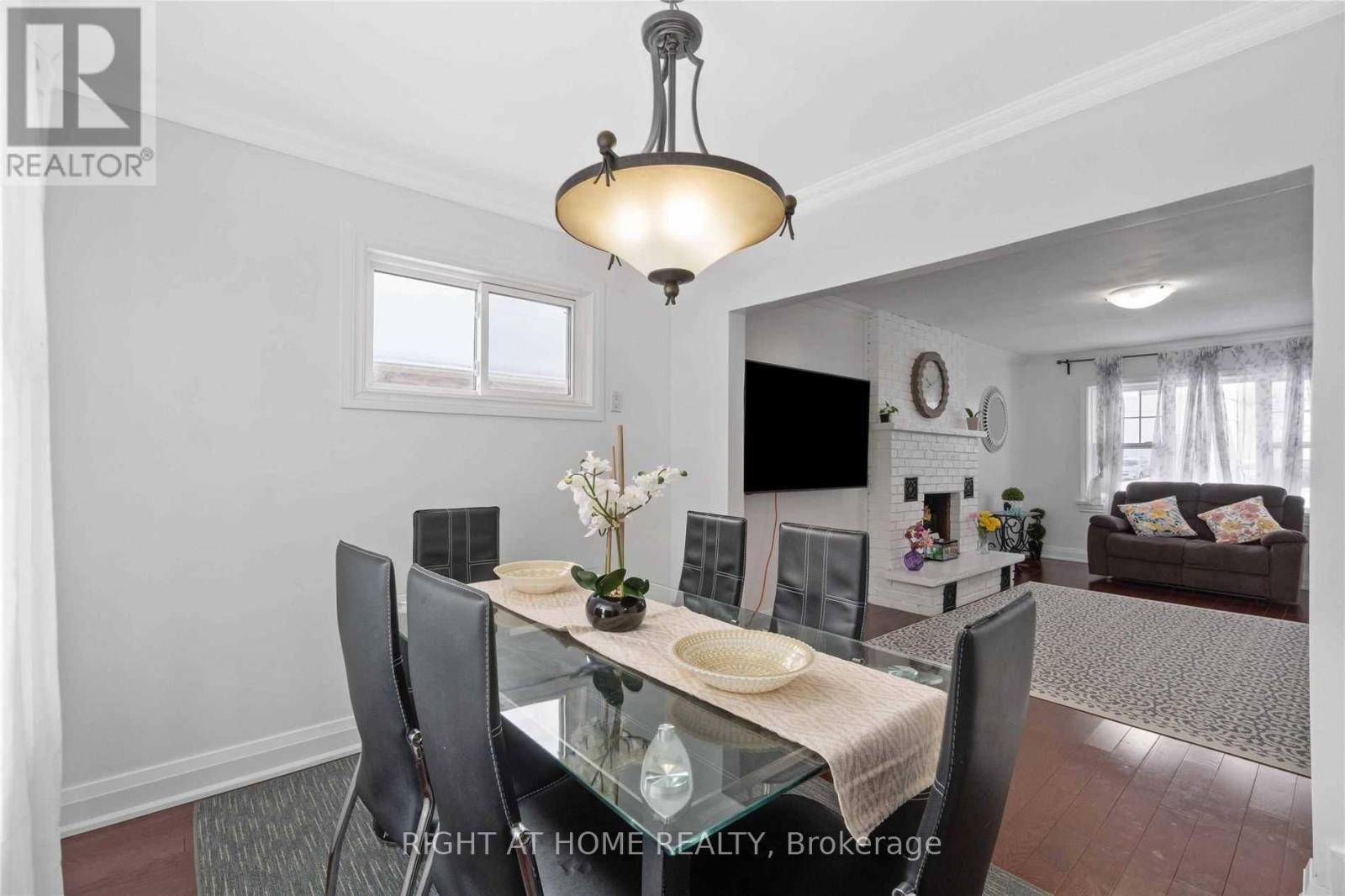 19 Burk Street, Oshawa, Ontario  L1J 4C1 - Photo 7 - E12283451