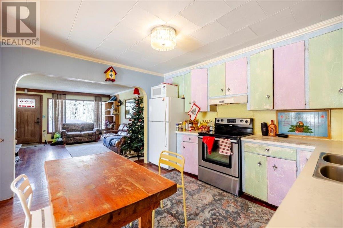 862 6th Avenue, Fernie, British Columbia  V0B 1M0 - Photo 12 - 10333466