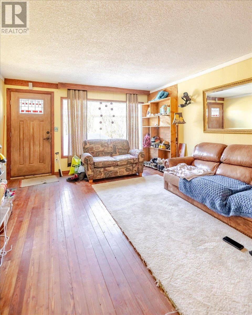 862 6th Avenue, Fernie, British Columbia  V0B 1M0 - Photo 11 - 10333466