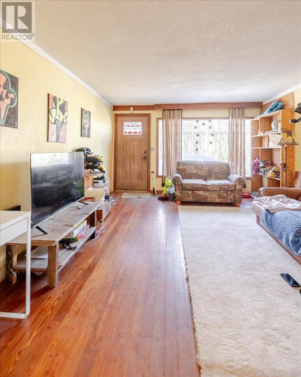 862 6th Avenue, Fernie, British Columbia  V0B 1M0 - Photo 9 - 10333466