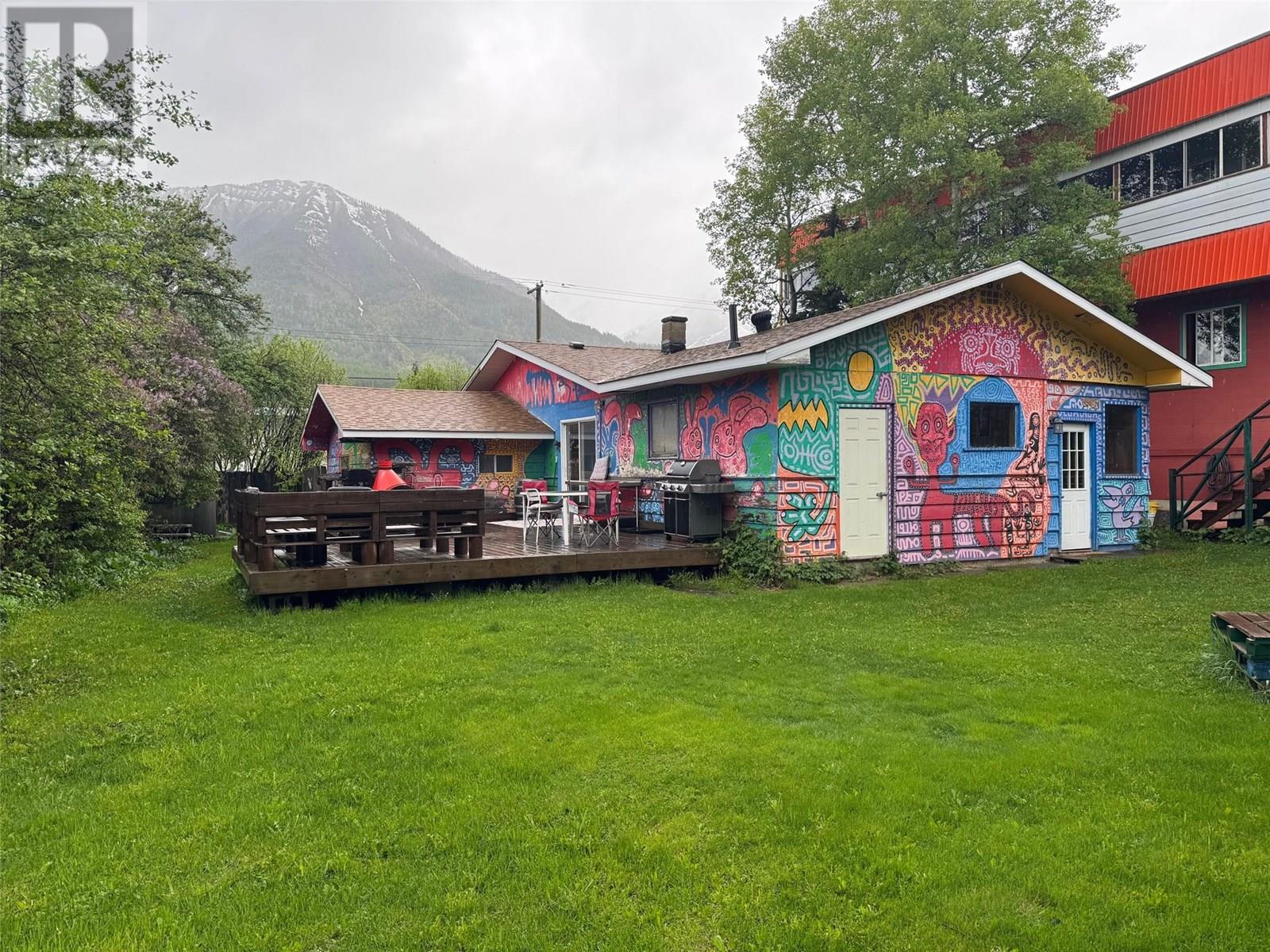 862 6th Avenue, Fernie, British Columbia  V0B 1M0 - Photo 3 - 10333466