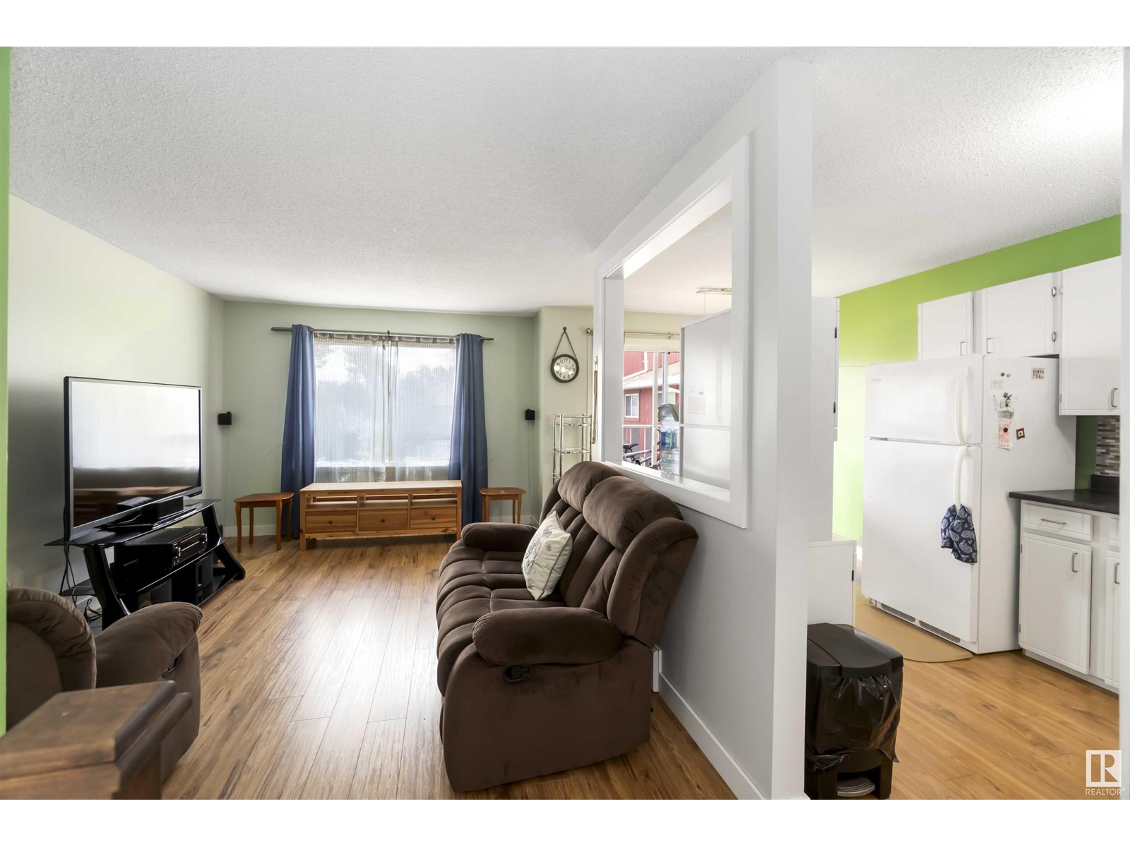 Property at 10642 BEAUMARIS RD NW image 3