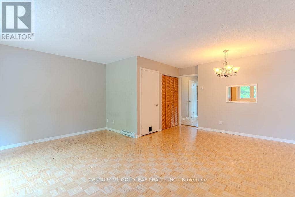 1342 Cedarcroft Crescent, Ottawa, Ontario  K1B 5C8 - Photo 11 - X12283559