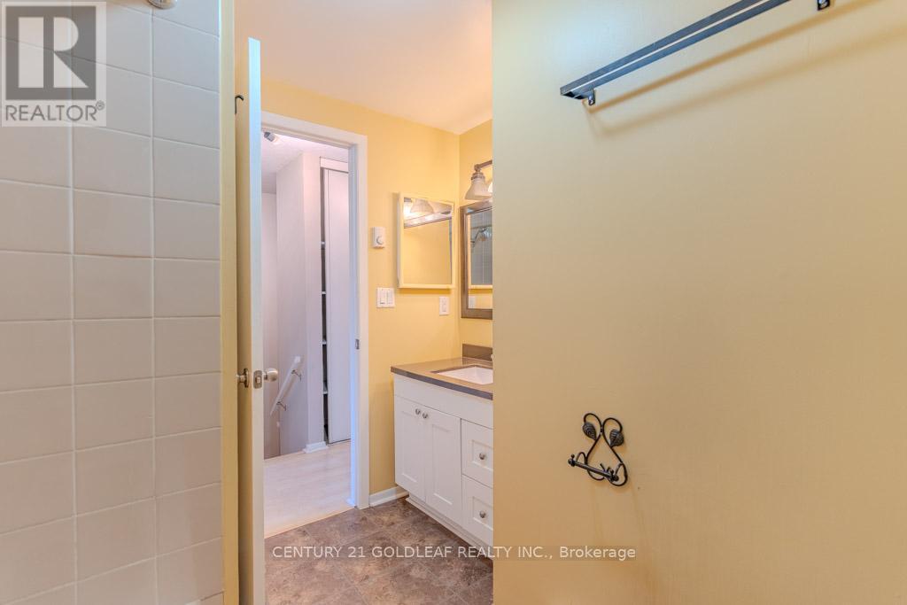 1342 Cedarcroft Crescent, Ottawa, Ontario  K1B 5C8 - Photo 25 - X12283559