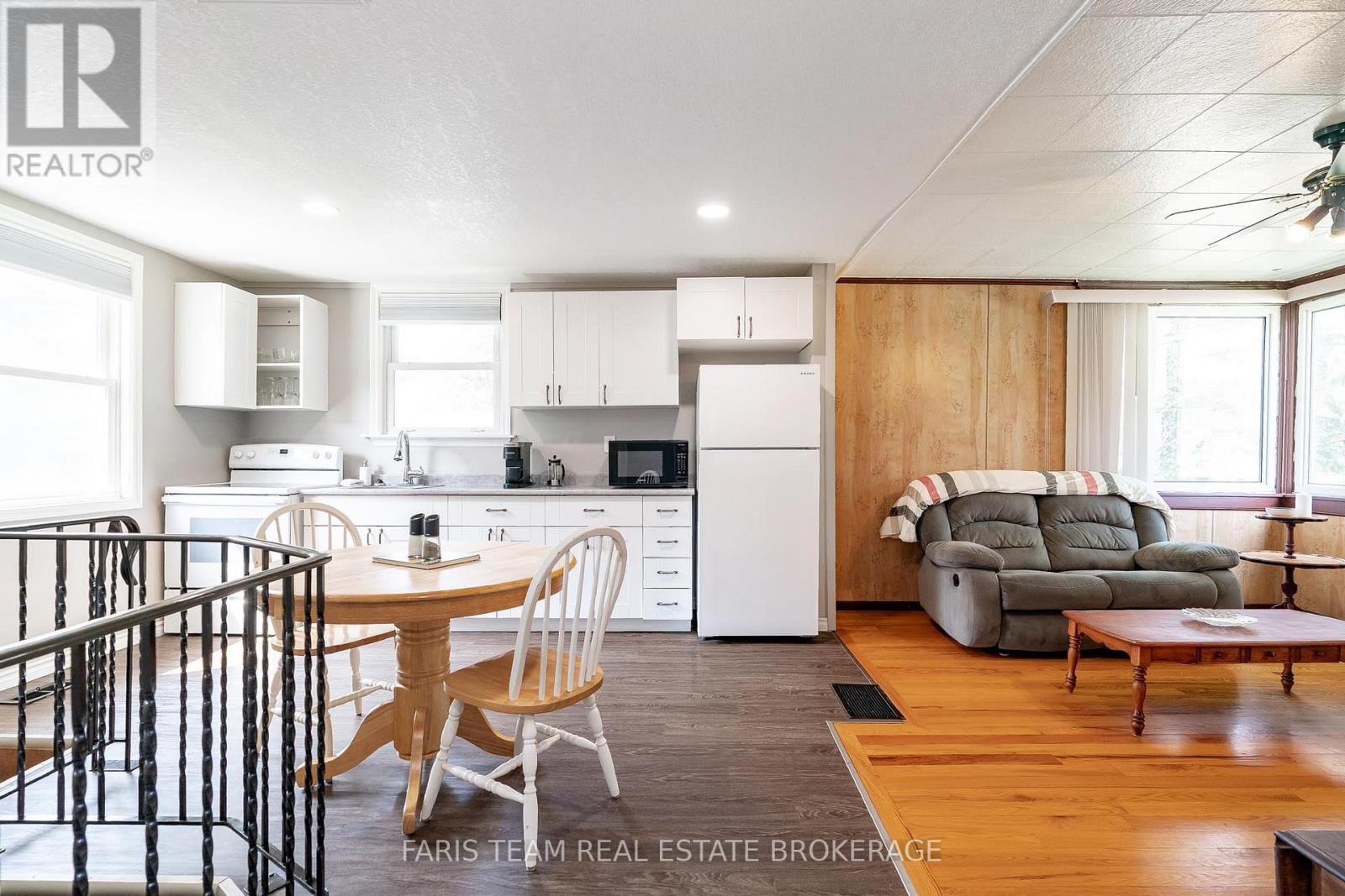 Property at 335 JOHN STREET image 4