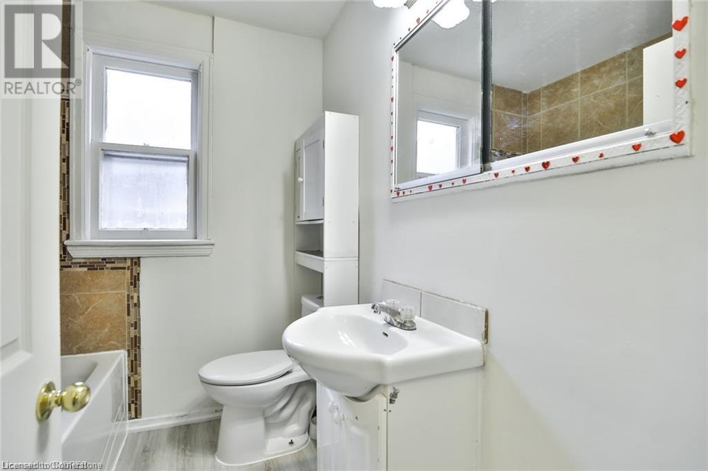 35 West 3rd Street, Hamilton, Ontario  L9C 3J8 - Photo 14 - 40751161