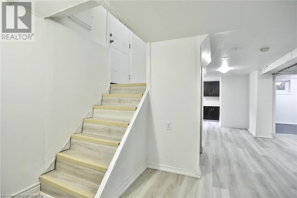 35 West 3rd Street, Hamilton, Ontario  L9C 3J8 - Photo 17 - 40751161