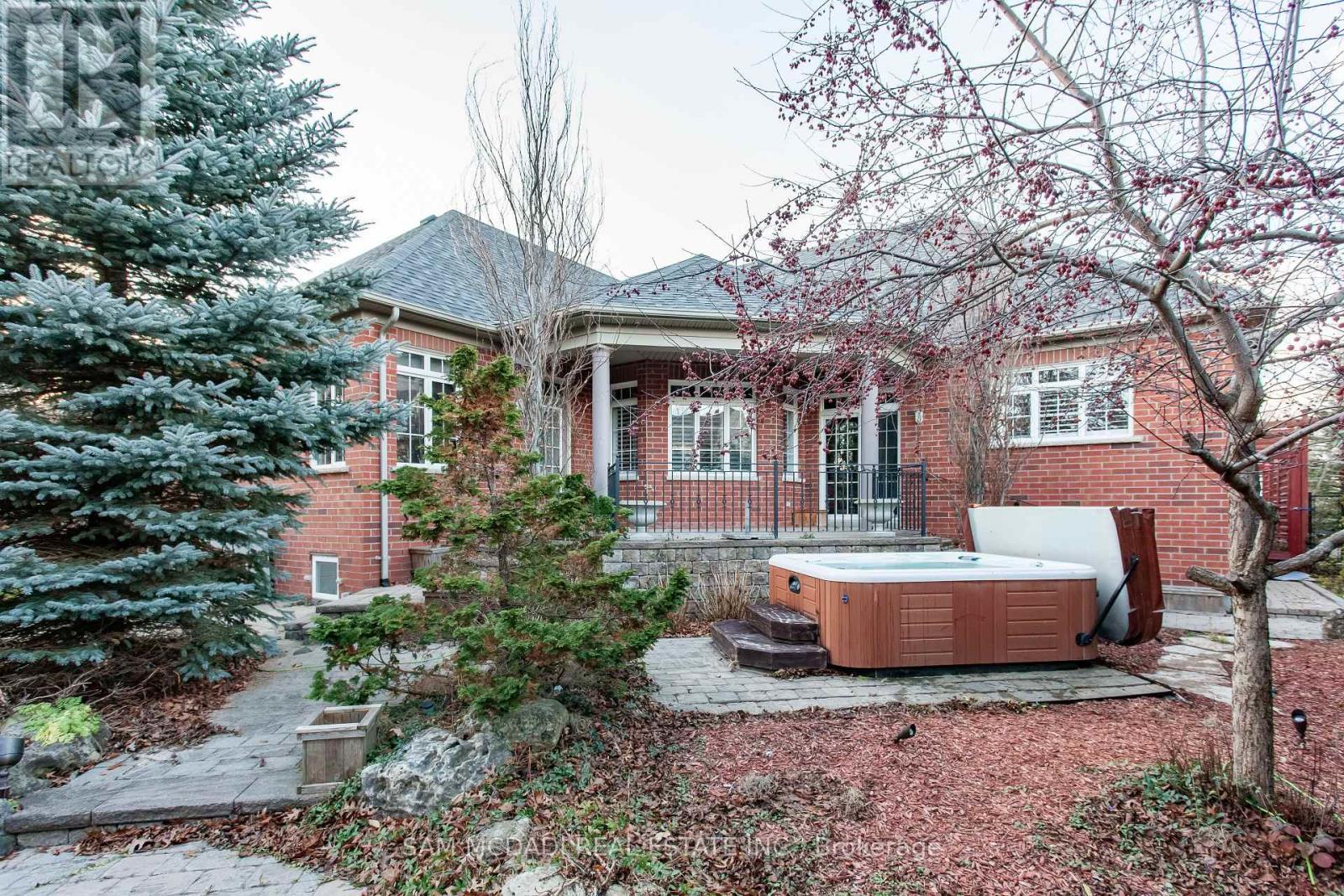 Property at 50 LINKS LANE image 3