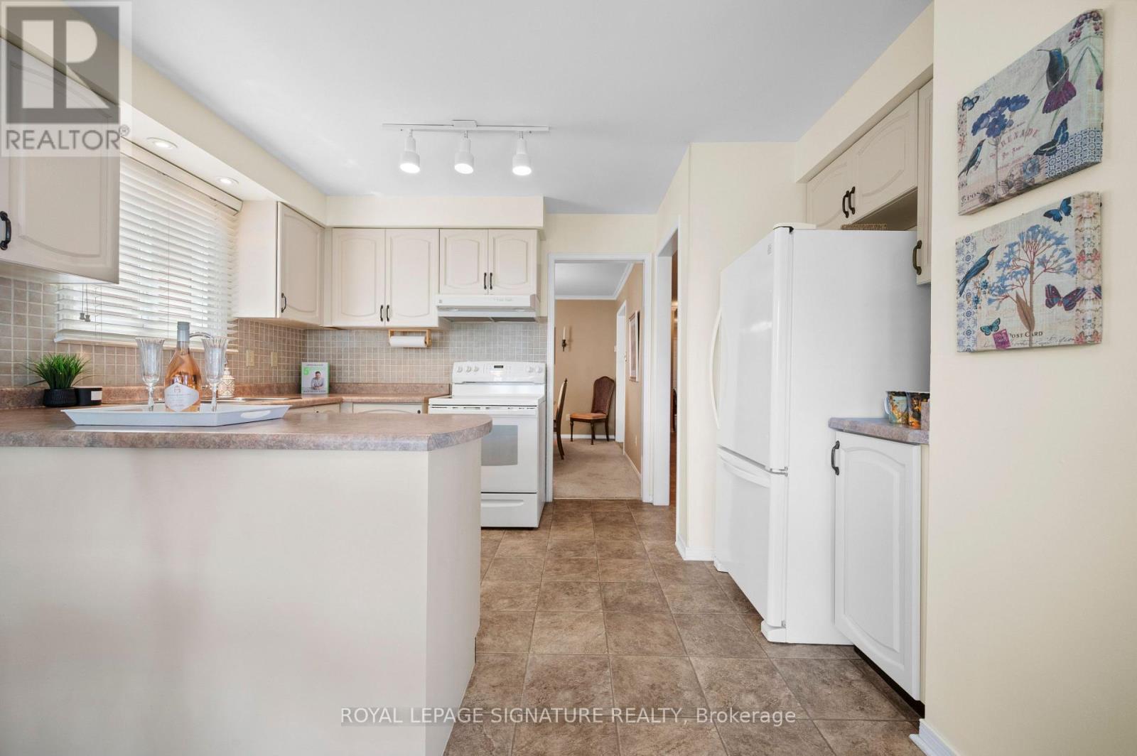 3251 Galbraith Drive, Mississauga (Erin Mills), Ontario  L5L 4A6 - Photo 12 - W12283416