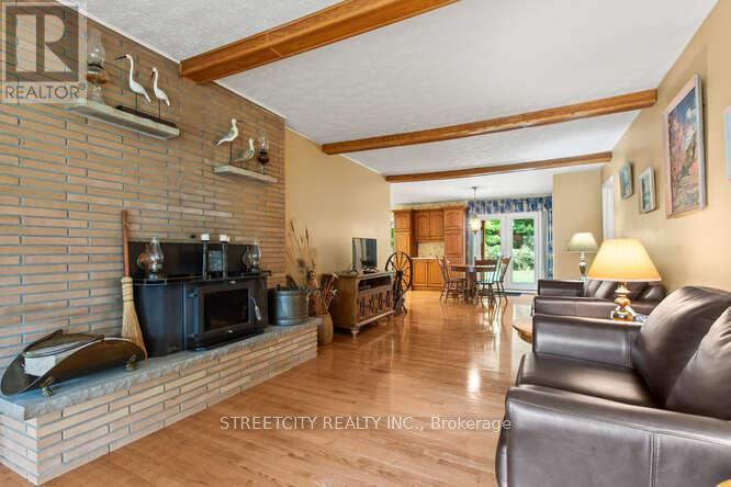 18725 Desmond Road, Chatham-Kent, Ontario  N0P 2C0 - Photo 24 - X12283034