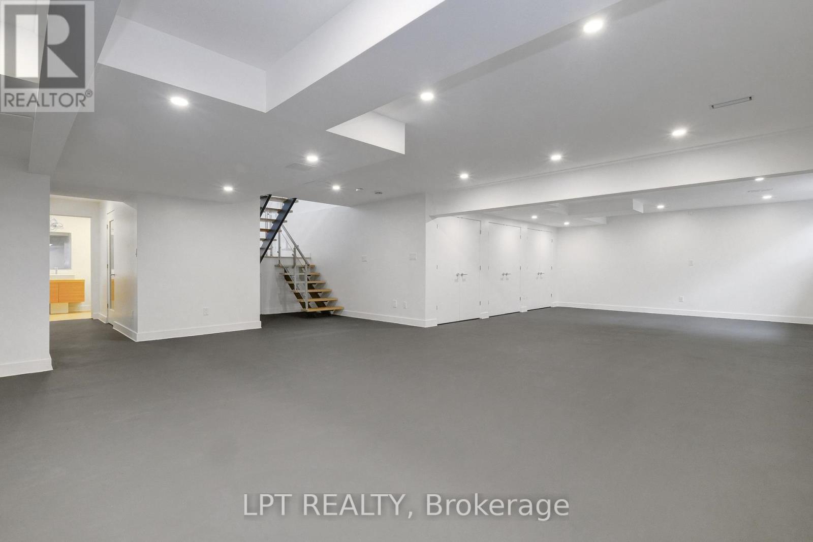 298 Crestview Road, Ottawa, Ontario  K1H 5G6 - Photo 45 - X12158730