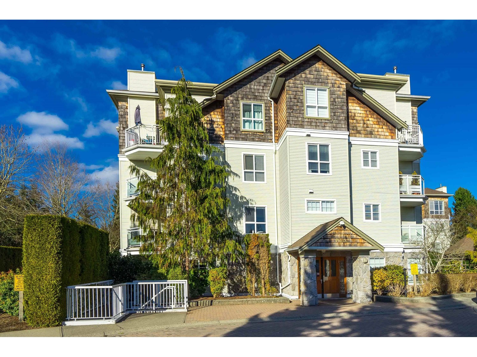 414 10188 155 Street, Surrey, British Columbia V3R 0R6 - Photo 3 - R3022387