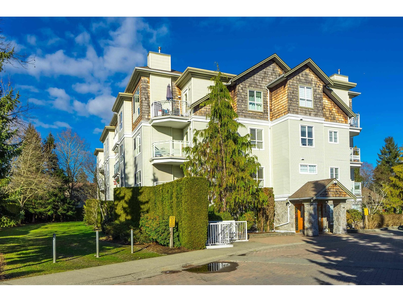 414 10188 155 Street, Surrey, British Columbia V3R 0R6 - Photo 2 - R3022387