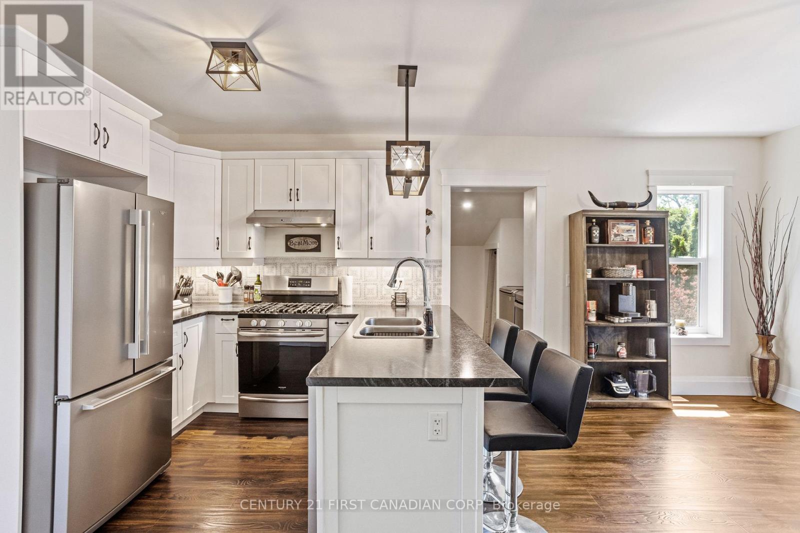 3199 Mount Carmel Drive, North Middlesex, Ontario  N0M 1N0 - Photo 10 - X12283662