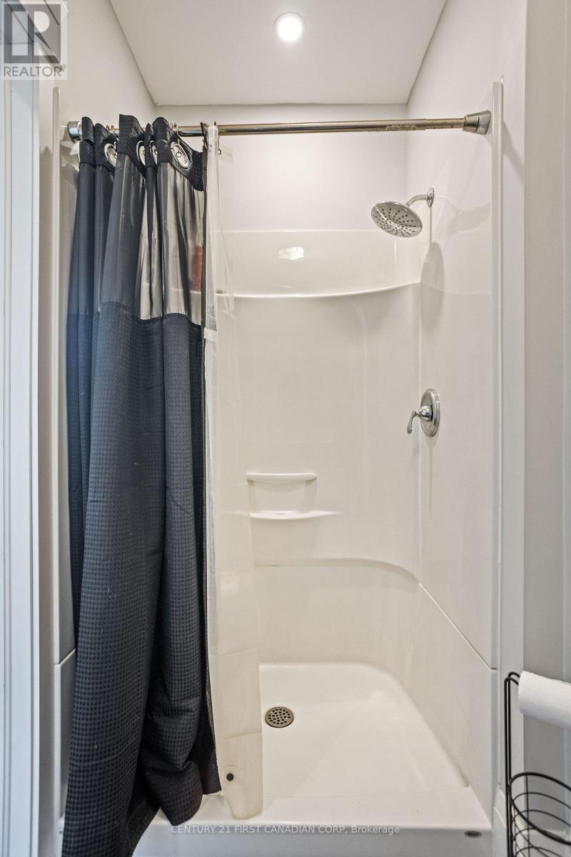 3199 Mount Carmel Drive, North Middlesex, Ontario  N0M 1N0 - Photo 19 - X12283662