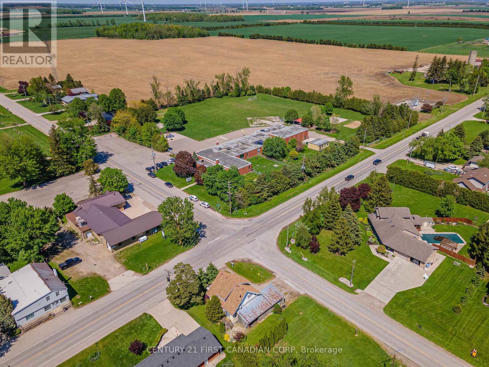 3199 Mount Carmel Drive, North Middlesex, Ontario  N0M 1N0 - Photo 41 - X12283662