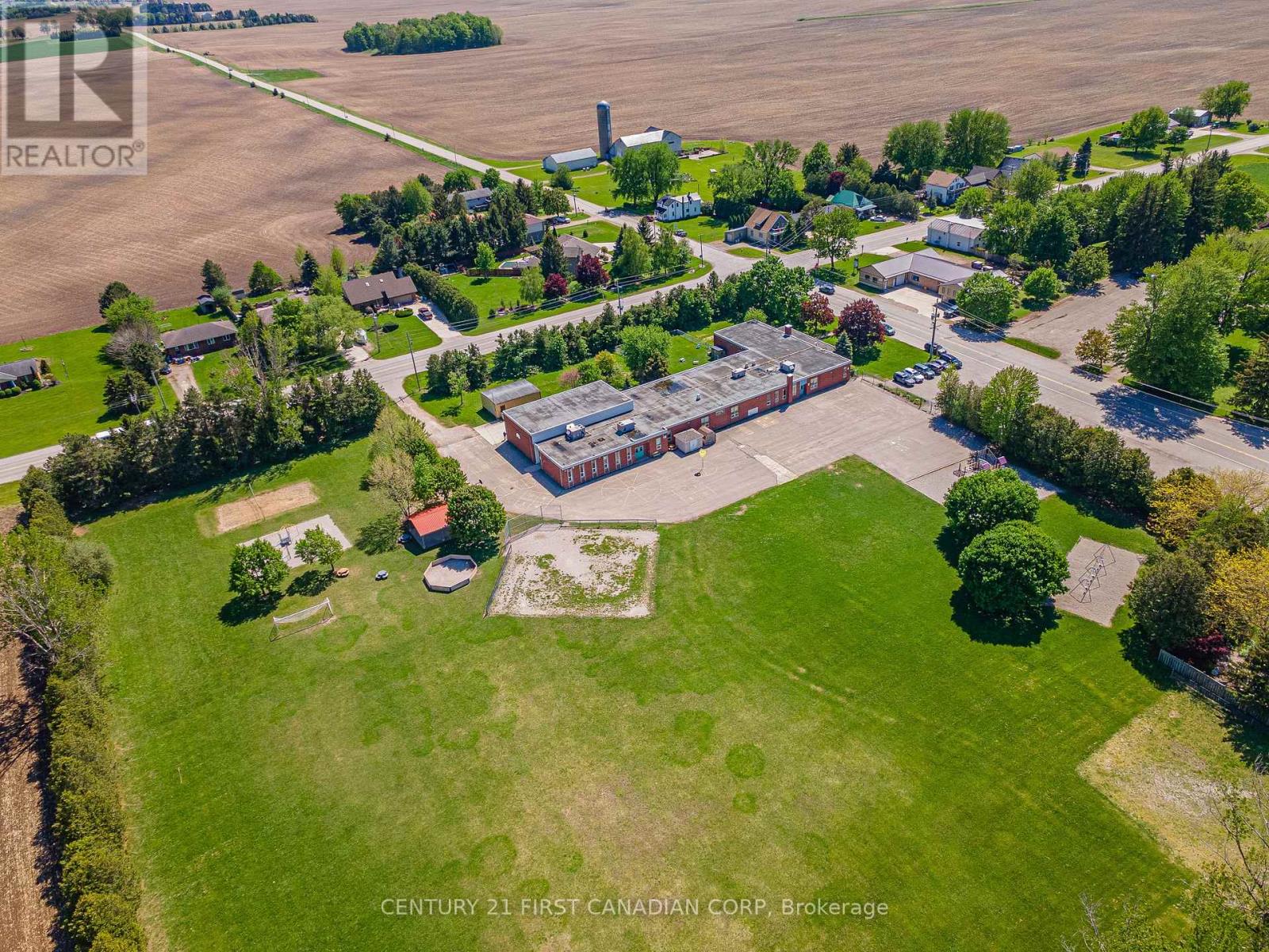 3199 Mount Carmel Drive, North Middlesex, Ontario  N0M 1N0 - Photo 44 - X12283662
