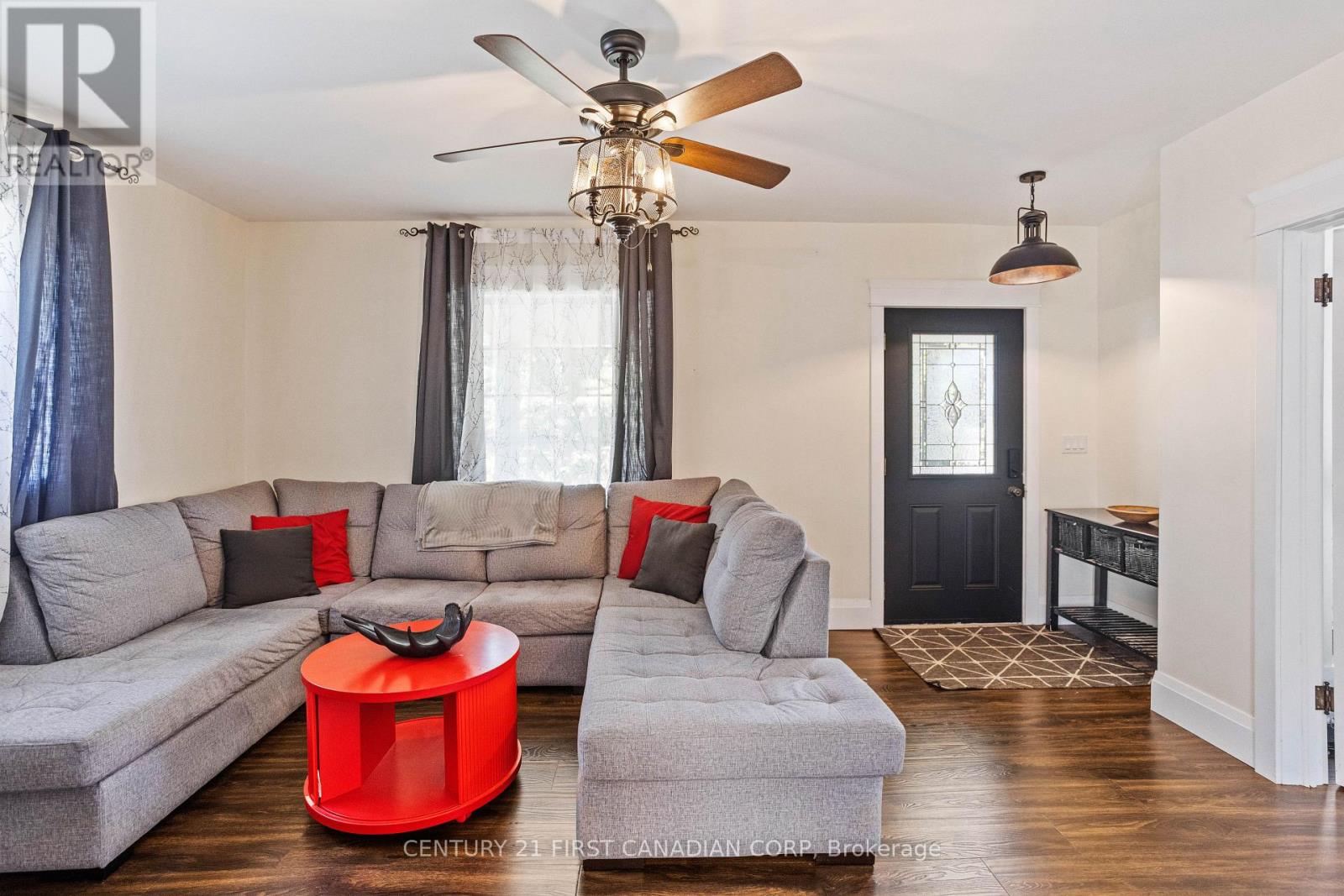 3199 Mount Carmel Drive, North Middlesex, Ontario  N0M 1N0 - Photo 7 - X12283662