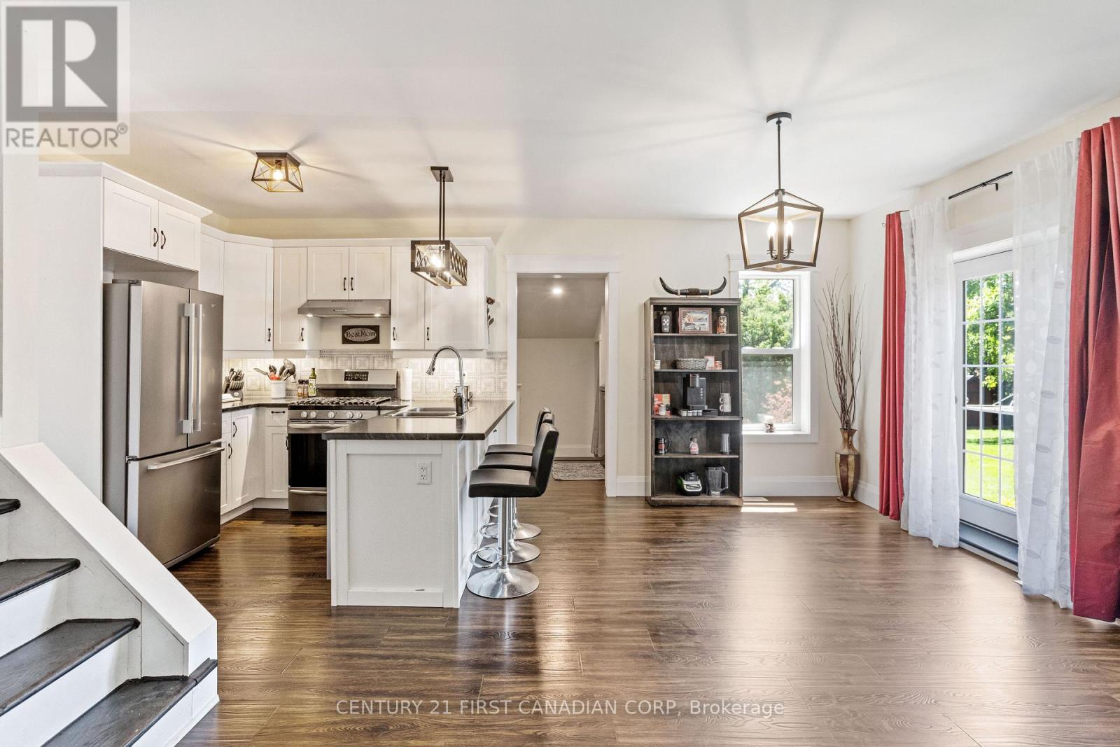 3199 Mount Carmel Drive, North Middlesex, Ontario  N0M 1N0 - Photo 9 - X12283662